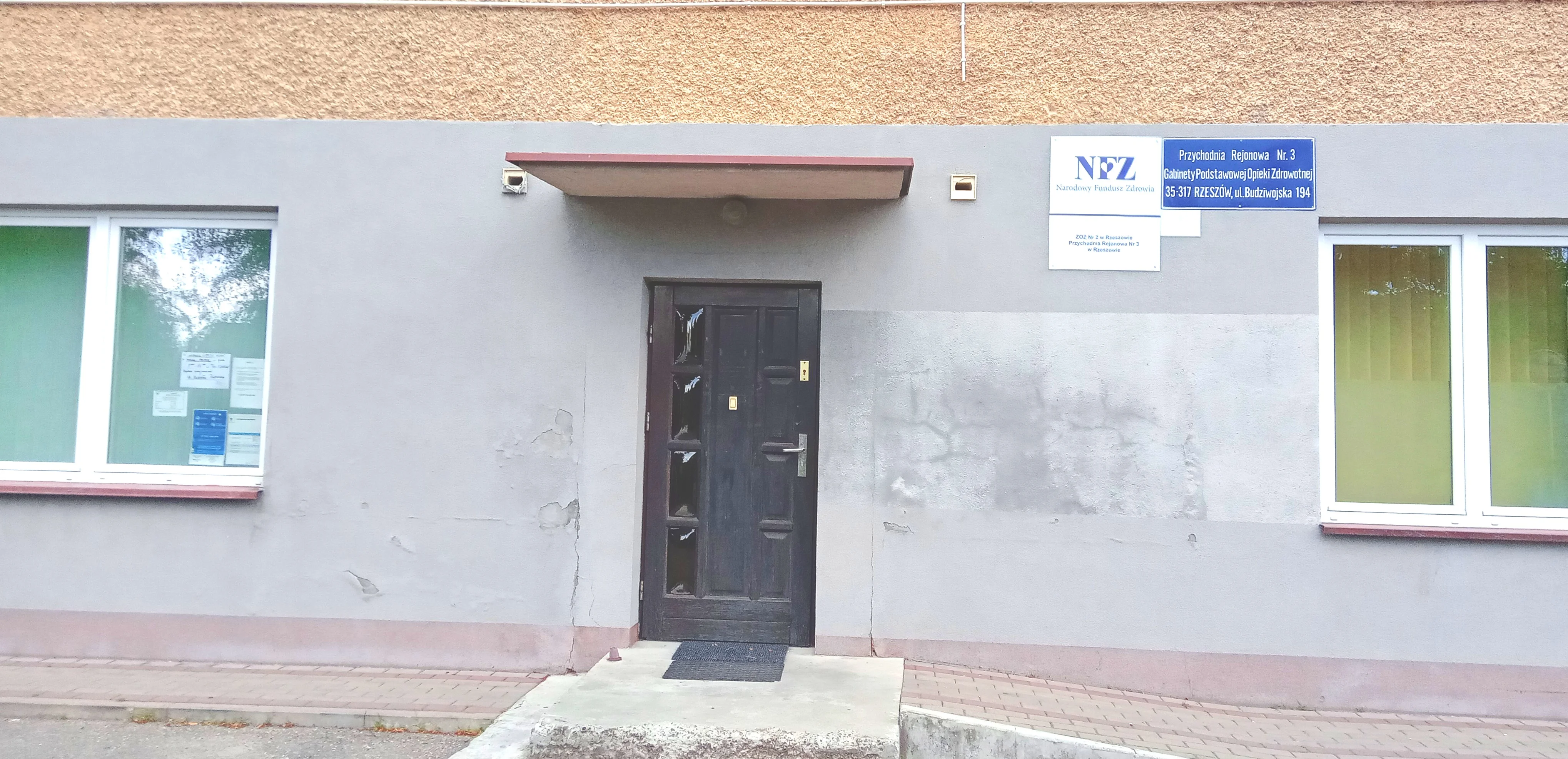 ZOZ NR 2 PRZYCHODNIA REJONOWA NR 3 W RZESZOWIE, UL. BUDZIWOJSKA 194, ЖЕШУВ